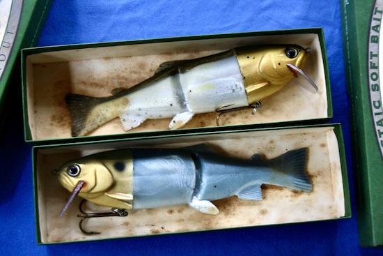 Vintage Luhr Jensen 4 1/4Wooden Bass Agitator fishing lure in excellent  condition - AAA Auction and Realty